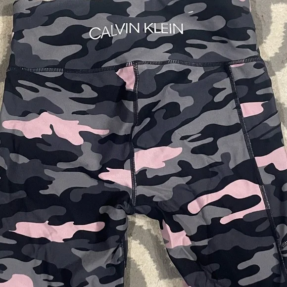 CALVIN KLEIN Pink Gray & Black Camo Print Stretch Biker Shorts Yoga Gym Size S - Picture 6 of 9